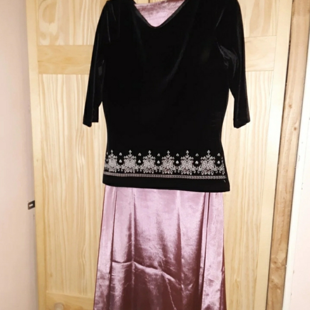 Satin skirt size 5 and velvet top size medium